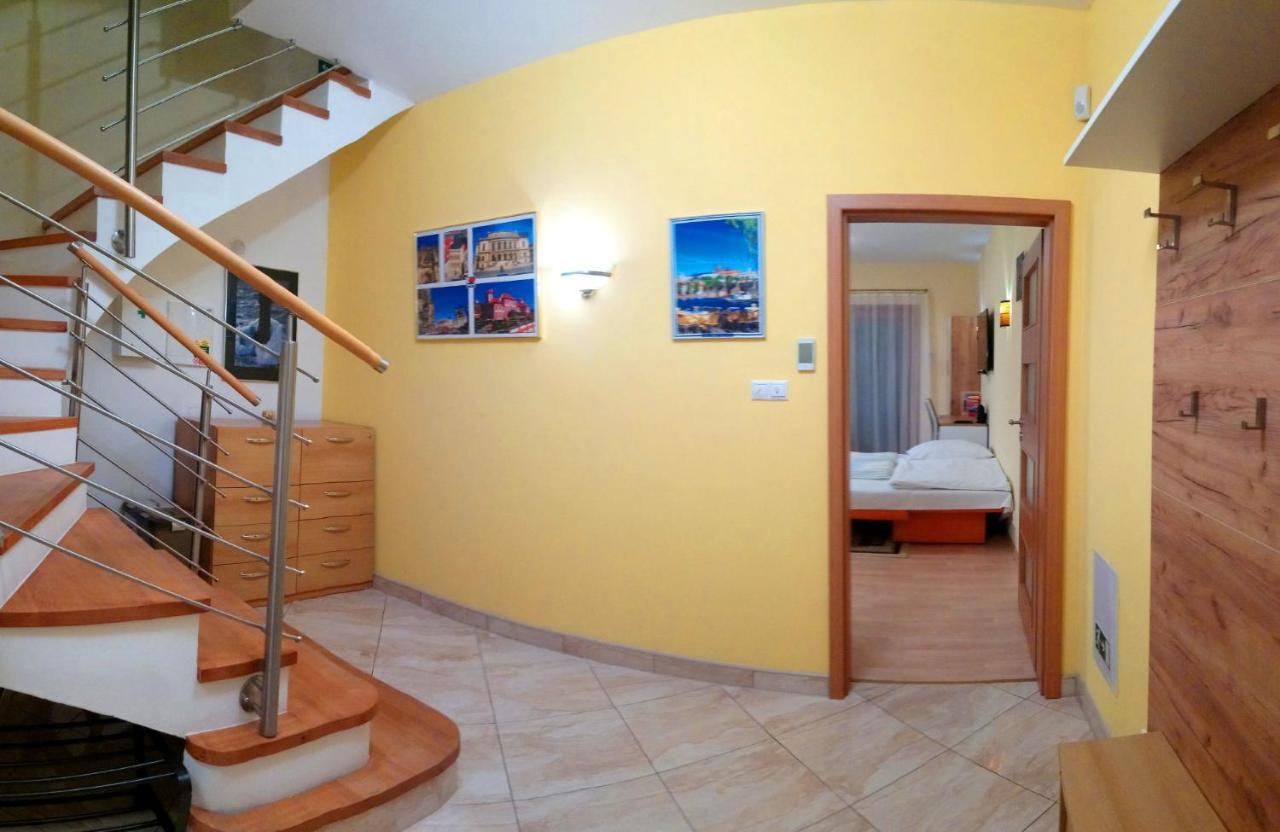 Lovely Apartment, Garden, Parking, Wifi, Netflix - Prague — Photos 1