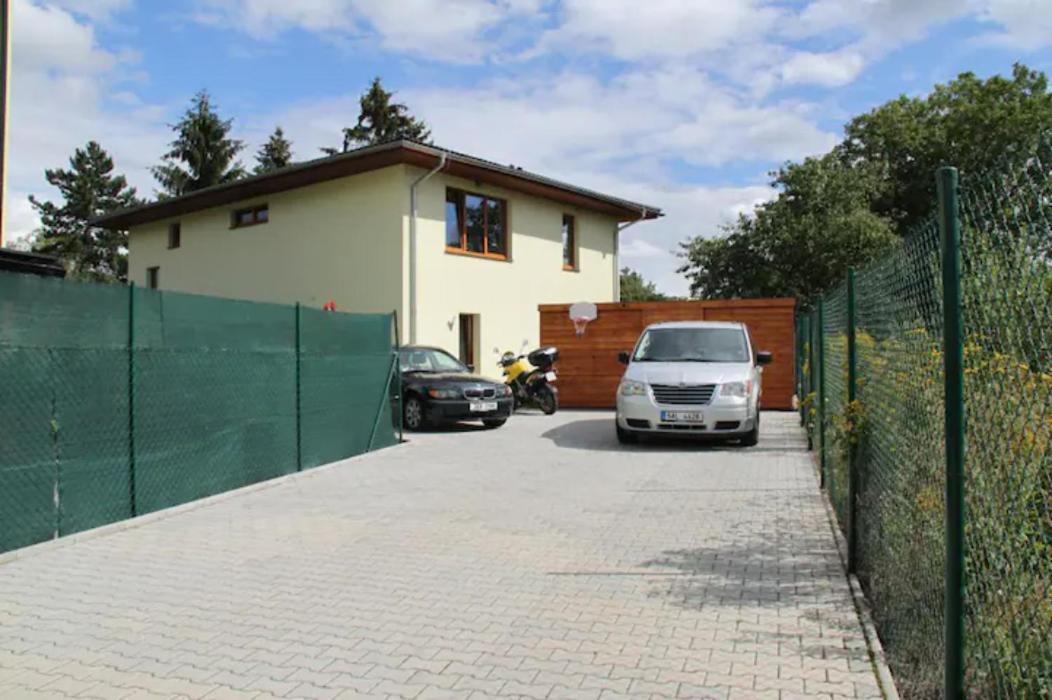 Lovely Apartment, Garden, Parking, Wifi, Netflix - Prague, Prague